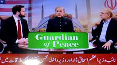 Il vicepresidente degli Stati Uniti JD Vance (a sinistra) con il primo ministro pakistano Shehbaz Sharif (al centro) e il presidente del Parlamento iraniano Mohammad Bagher Ghalibaf - Foto Epa © www.giornaledibrescia.it