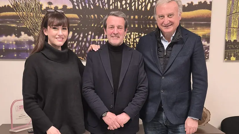 Il sindaco tra i conduttori della trasmissione - © www.giornaledibrescia.it