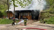 I Vigili del fuoco impegnati nelle operazioni di spegnimento © www.giornaledibrescia.it