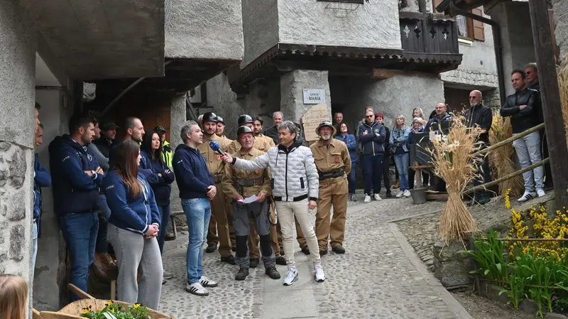 I rappresentanti delle diverse anime del piccolo borgo montano - Foto Gabriele Strada/Neg © www.giornaledibrescia.it