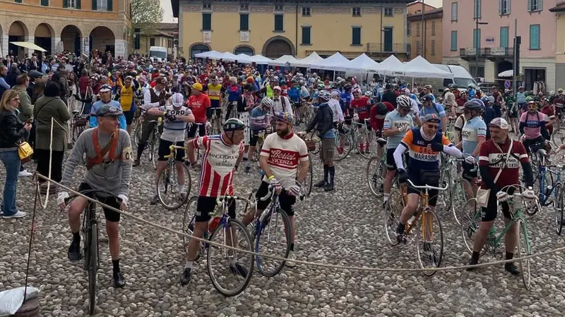 La pedalata vintage a Rovato - © www.giornaledibrescia.it