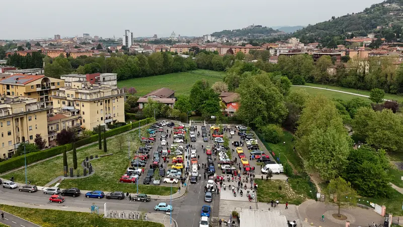 L'adunata di auto e moto storiche vista dall'alto - © www.giornaledibrescia.it