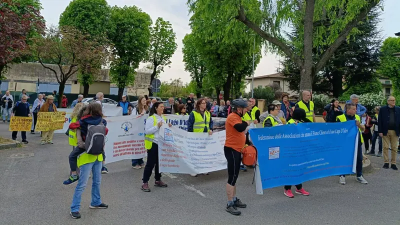 In cinquecento contro gli impianti di depurazione - © www.giornaledibrescia.it