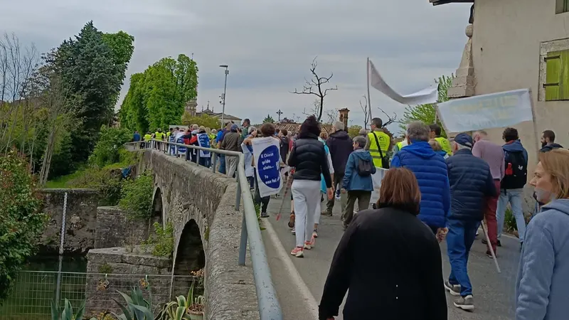 La protesta: lungo il percorso per dire «no» - © www.giornaledibrescia.it