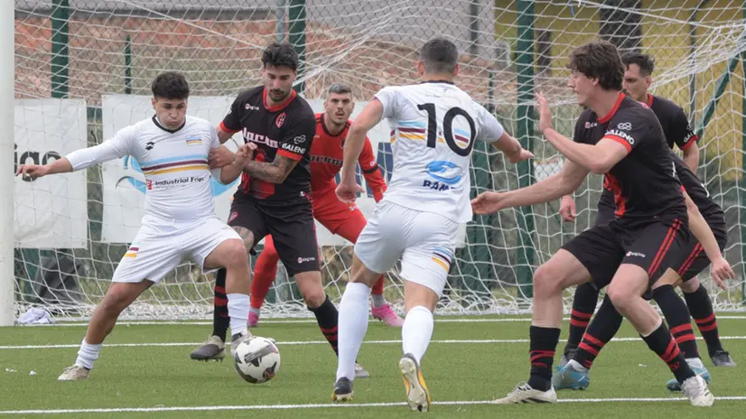 Eccellenza, uno scatto di Bsv Garda-Pavonese - Foto New Reporter Greguol © www.giornaledibrescia.it