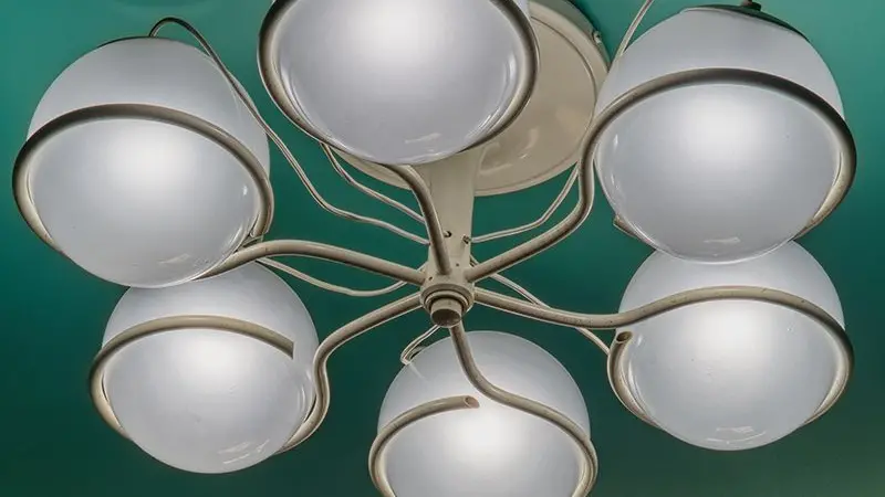 Lampadario di design a Ca' Rina - © www.giornaledibrescia.it