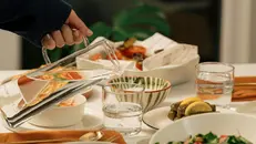 Bere acqua durante i pasti