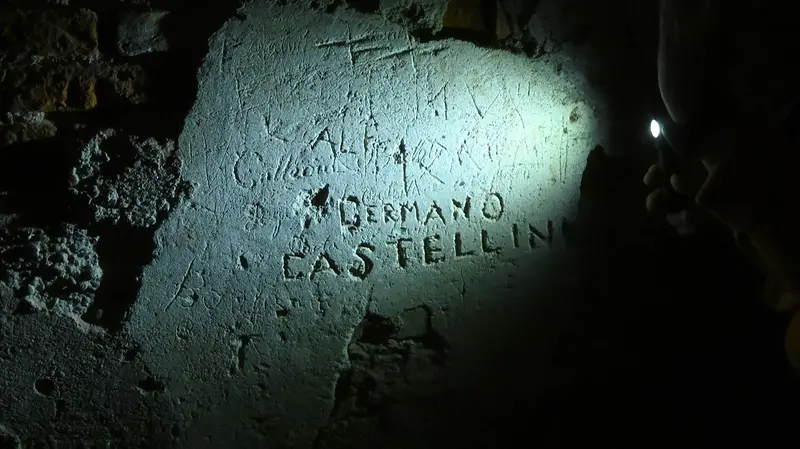 La firma del prigioniero Germano Castellini in una delle torri del Castello di Brescia - Foto New Reporter Favretto © www.giornaledibrescia.it