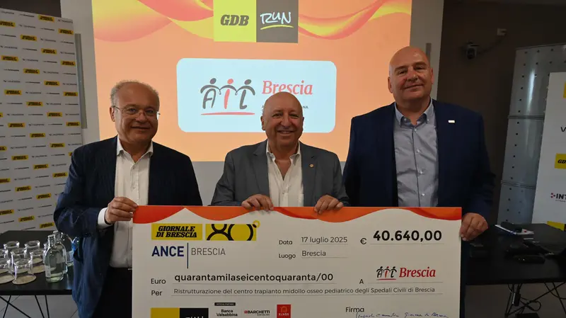 GdB run, la consegna dell'assegno all'Ail - Gabriele Strada /Neg © www.giornaledibrescia.it