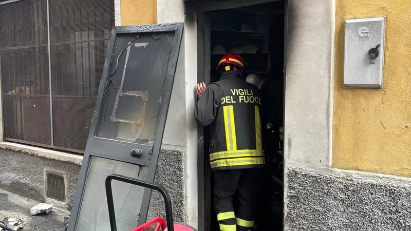 I Vigili del fuoco durante l'intervento - © www.giornaledibrescia.it