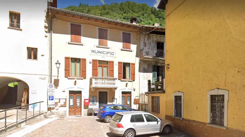 Il bar è all'interno del Municipio - Foto dal sito del comune di Lavenone