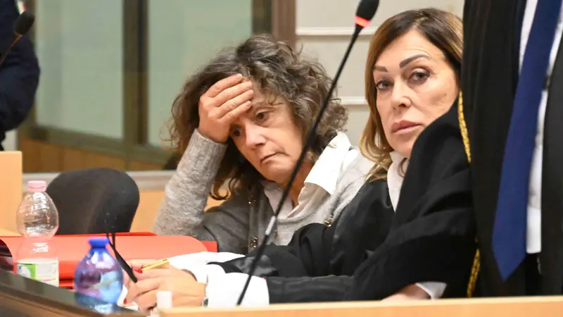 Raffaella Ragnoli con il suo avvocato Anna De Mattei - Foto © www.giornaledibrescia.it