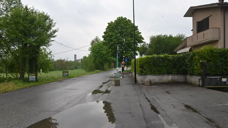 La fermata dell'autobus a Capriano del Colle - Foto Gabriele Strada/Neg © www.giornaledibrescia.it