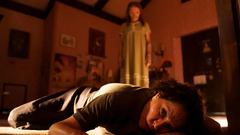 Una scena tratta dal film di Lee Cronin - Foto Warner Bros.