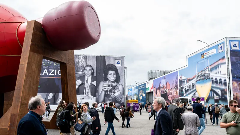 L'ingresso di Vinitaly 2026 - Foto Ansa © www.giornaledibrescia.it
