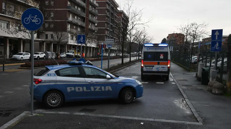 Soccorsi alla vittima dopo l’aggressione Foto Gabriele Strada/Neg © www.giornaledibrescia.it