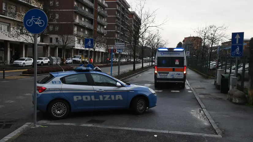 Soccorsi alla vittima dopo l’aggressione Foto Gabriele Strada/Neg © www.giornaledibrescia.it