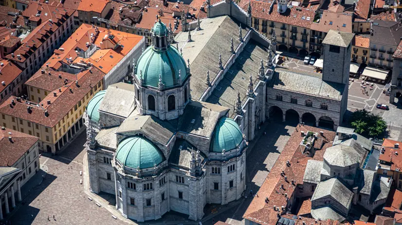 Una vista aerea del Duomo di Como