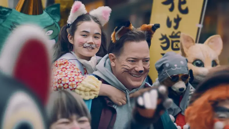 Una scena di Rental family con Brendan Fraser