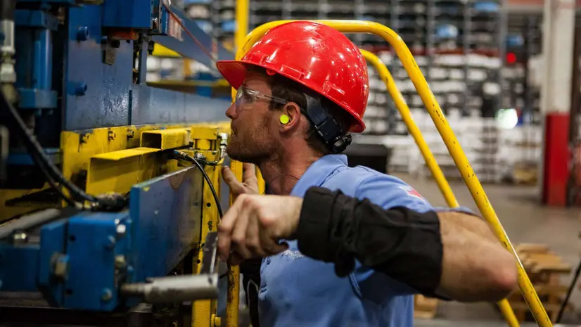 Un operaio al lavoro