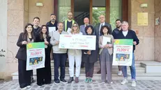 La consegna dell'assegno da Conad ad Ail