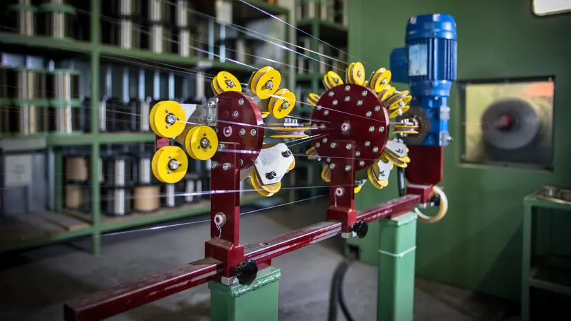 Un macchinario per i cavi speciali di Siccet