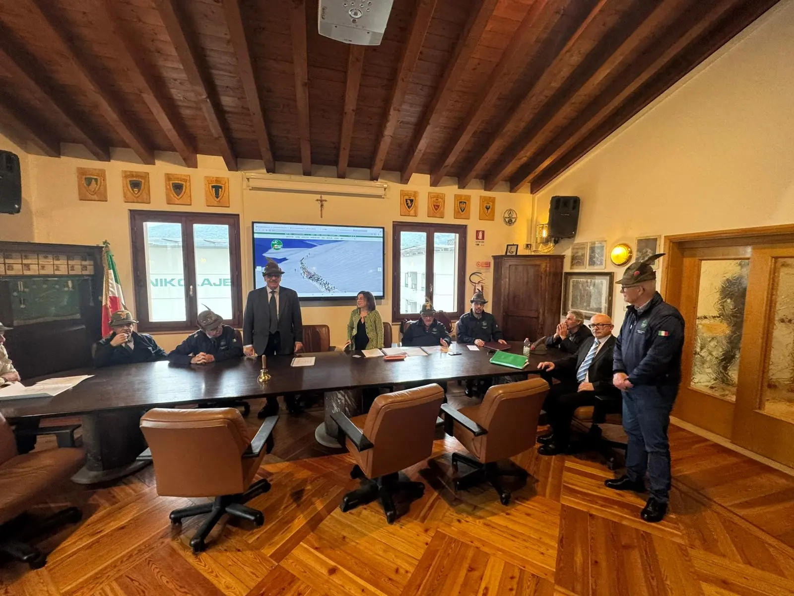 La firma degli atti relativi alla società Aa27 alla sede dell'Ana Brescia