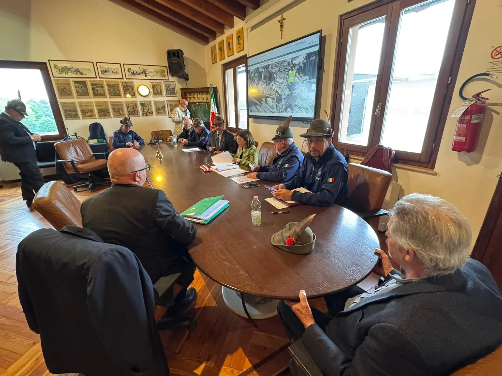 La firma degli atti relativi alla società Aa27 alla sede dell'Ana Brescia