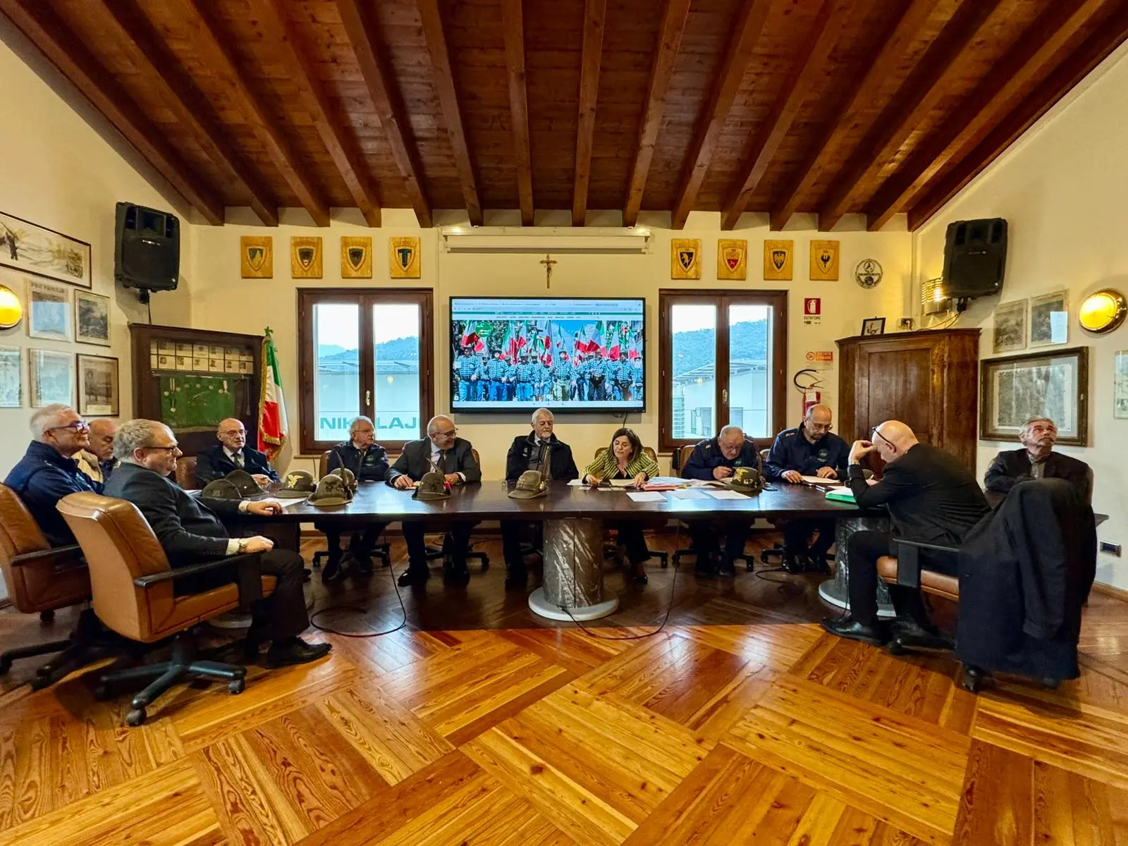 La firma degli atti relativi alla società Aa27 alla sede dell'Ana Brescia