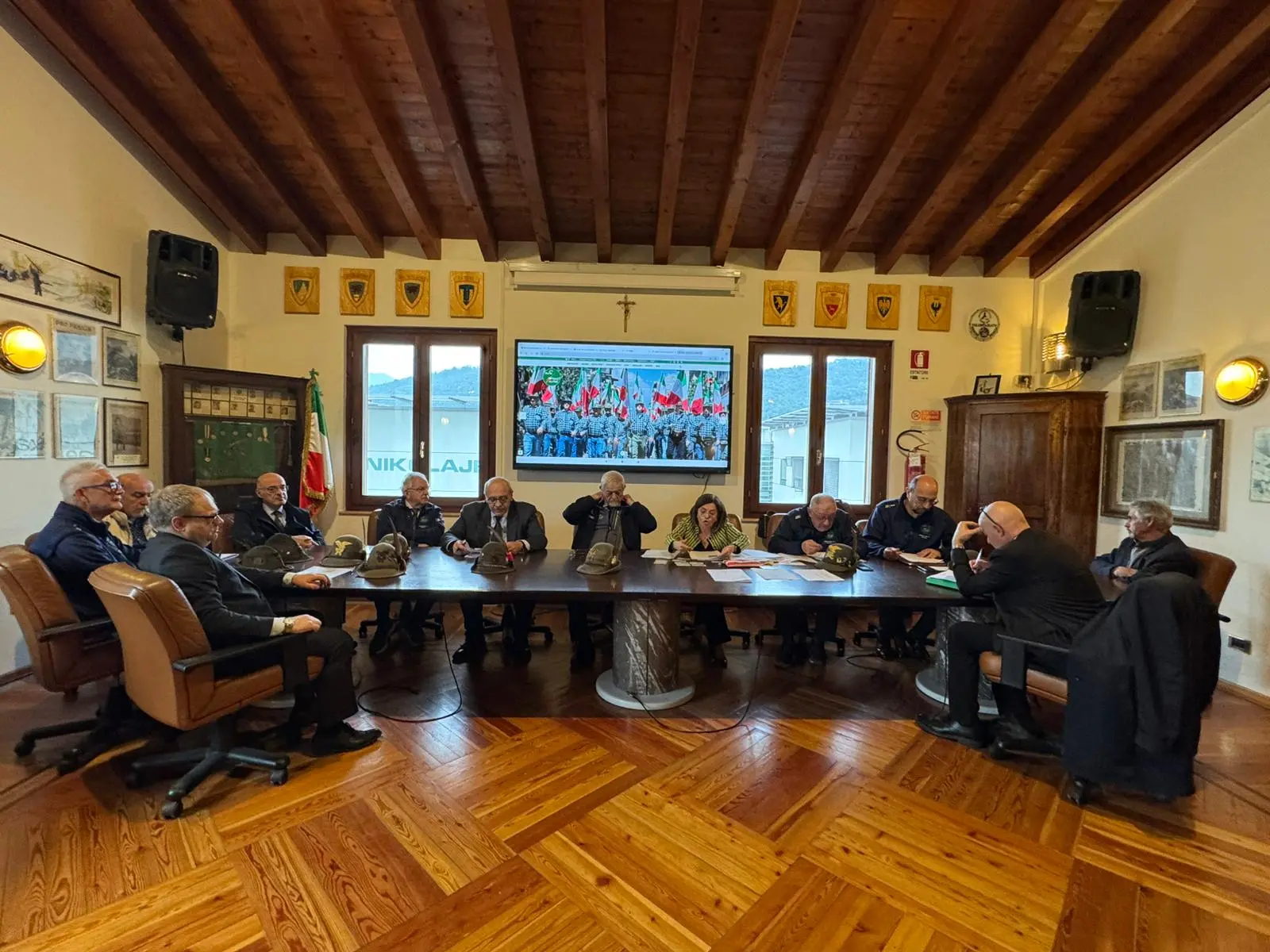 La firma degli atti relativi alla società Aa27 alla sede dell'Ana Brescia