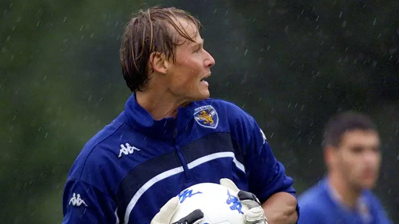 Alex Manninger con la maglia del Brescia © www.giornaledibrescia.it