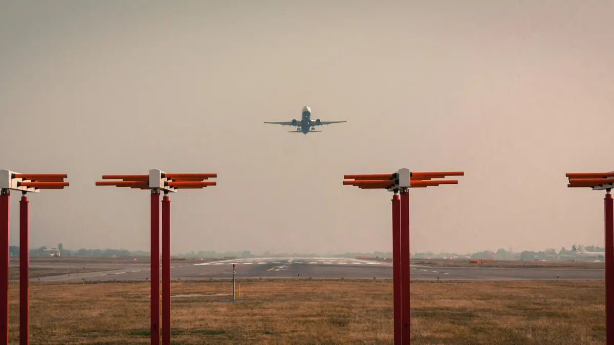 Un aereo che atterra a Bergamo
