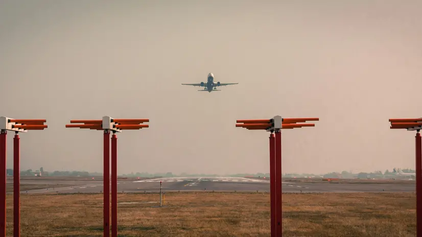 Un aereo che atterra a Bergamo