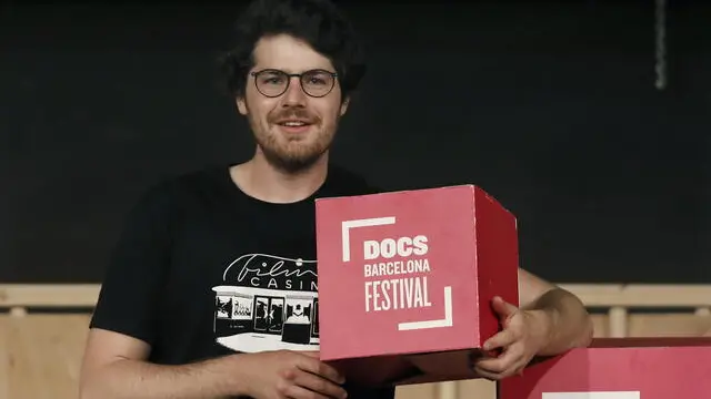 Il regista canadese Daniel Roher Foto Ansa/Epa © www.giornaledibrescia.it