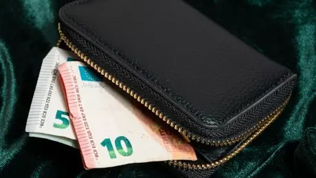 Il portafogli con il denaro è stato restituito