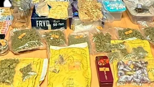 Le sostanze stupefacenti sequestrate - © www.giornaledibrescia.it