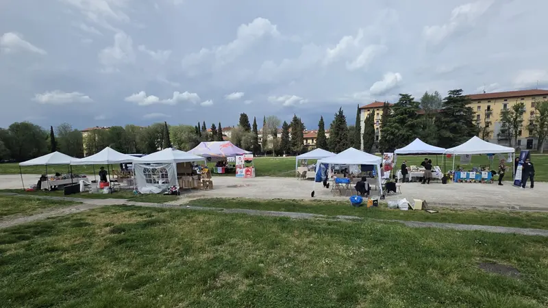 Le associazioni a Campo Marte - © www.giornaledibrescia.it