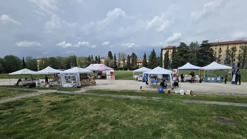Le associazioni a Campo Marte - © www.giornaledibrescia.it