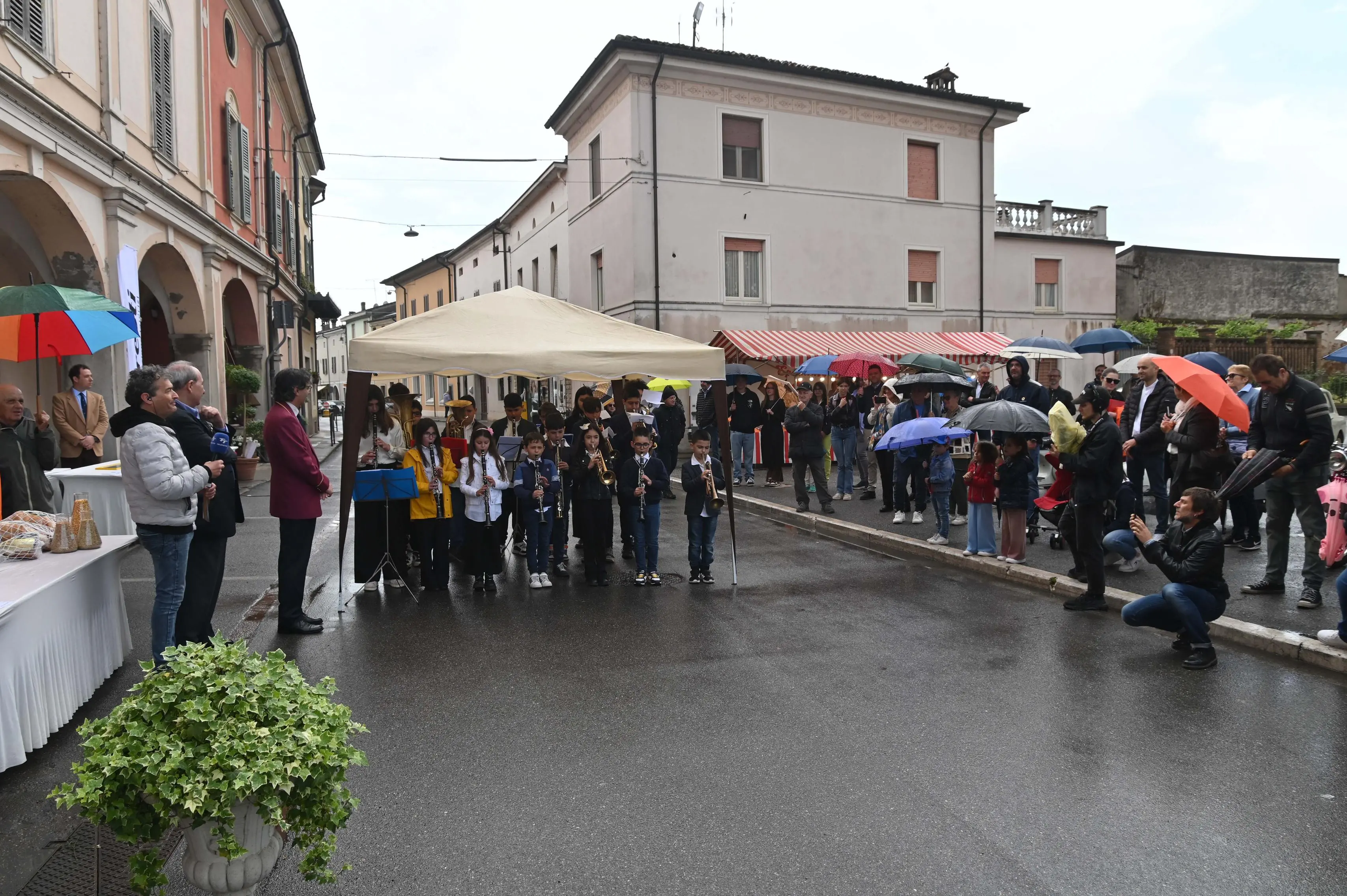 PRALBOINO IN PIAZZA CON NOI REDAZIONE PROVINCIA 19-04-2026 GABRIELE STRADA NEW EDEN GROUP 