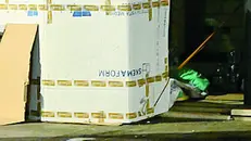 Un giaciglio di fortuna in via Benedetto Croce - Foto Gabriele Strada /Neg © www.giornaledibrescia.it