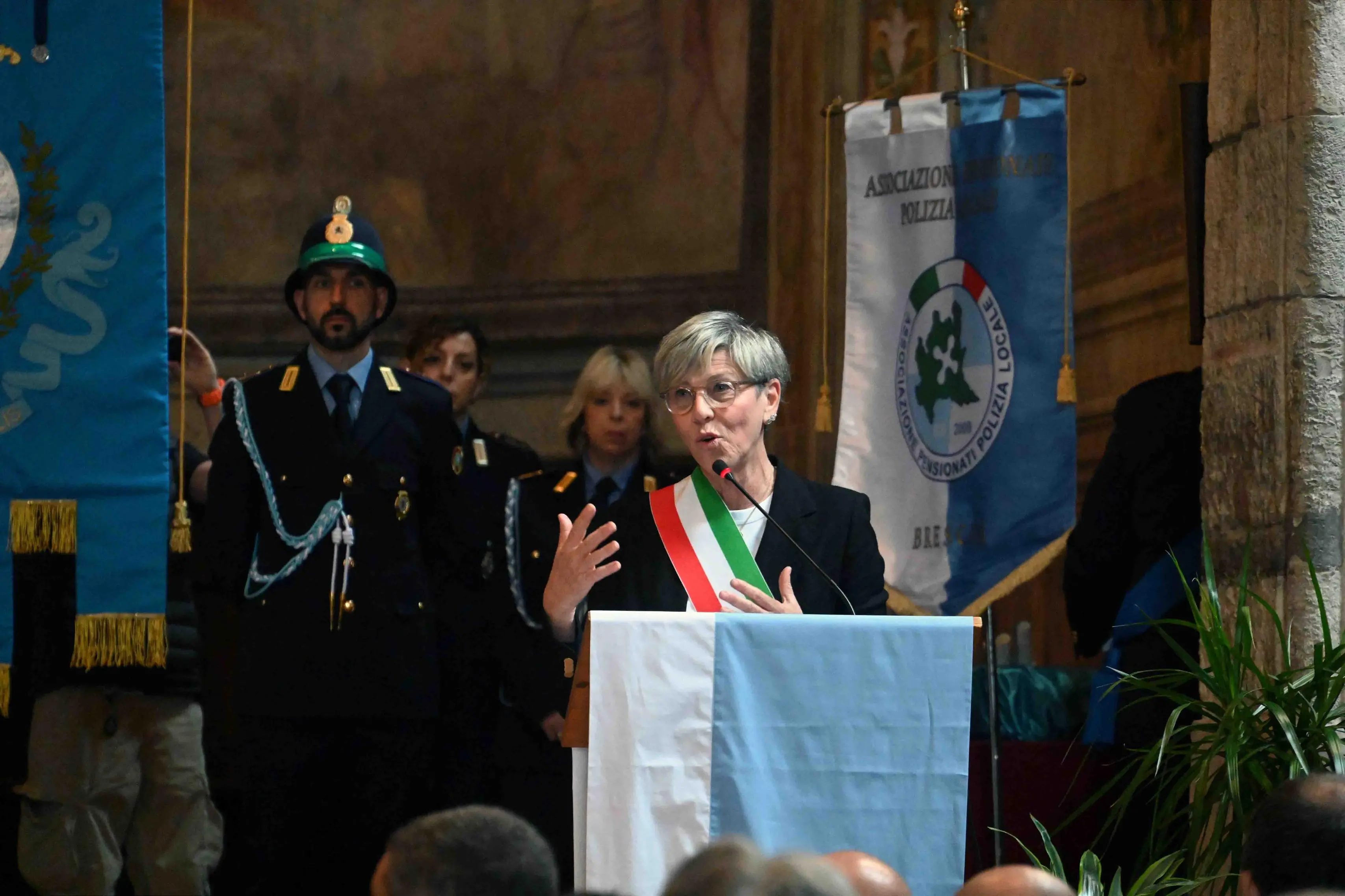 La cerimonia della Polizia Locale in San Cristo a Brescia