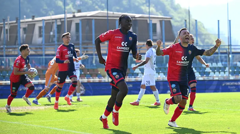Una bella scena di festa sul campo del Lumezzane