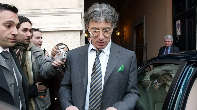 Umberto Bossi in uno scatto del 2003 - Foto Ansa/Danilo Schiavella © www.giornaledibrescia.it