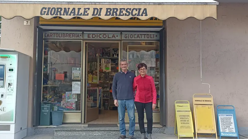 L'edicola della Giogia che chiude dopo 64 anni -  © www.giornaledibrescia.it