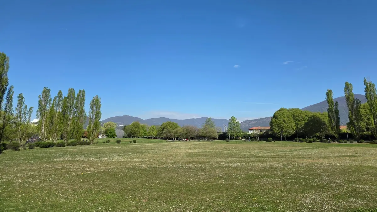 Il parco Castelli in una delle tante giornate di sole di questo anomalo mese di aprile - © www.giornaledibrescia.it