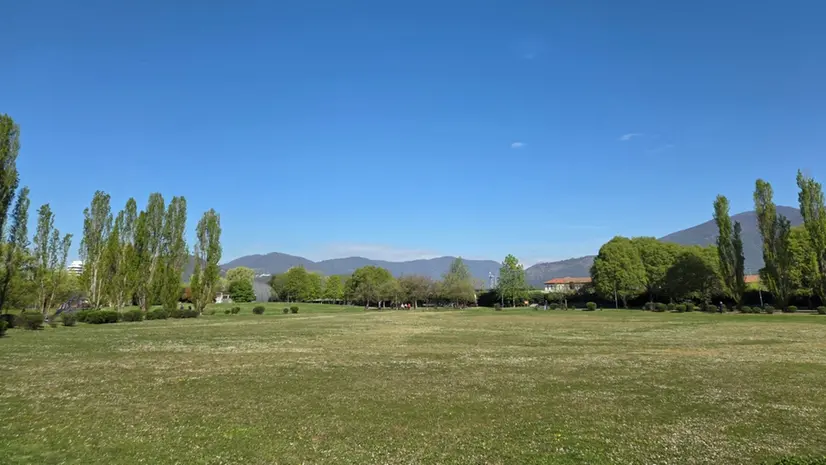 Il parco Castelli in una delle tante giornate di sole di questo anomalo mese di aprile - © www.giornaledibrescia.it