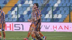 Fuori casa il Brescia non vince dalla trasferta con la Giana Erminio: qui l'esultanza di Balestrero per lo 0-2 - Foto New Reporter Nicoli © www.giornaledibrescia.it