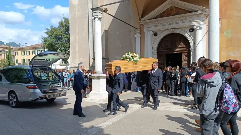 I funerali di Massimiliano Lauro a Gavardo © www.giornaledibrescia.it