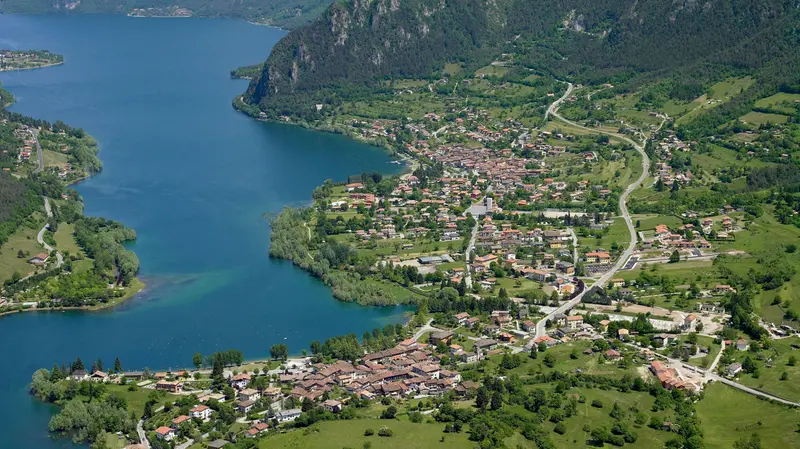 Una veduta aerea di Idro