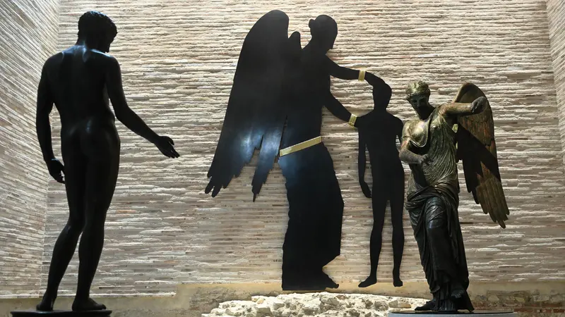 L'allestimento di Francesco Vezzoli al Capitolium